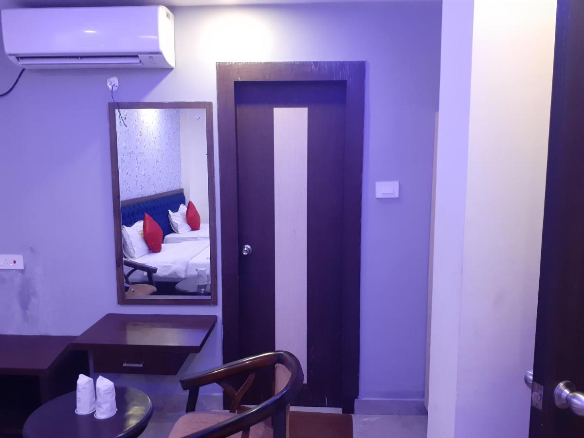 Hotel Delight Deluxe Pipra Dewās Zewnętrze zdjęcie